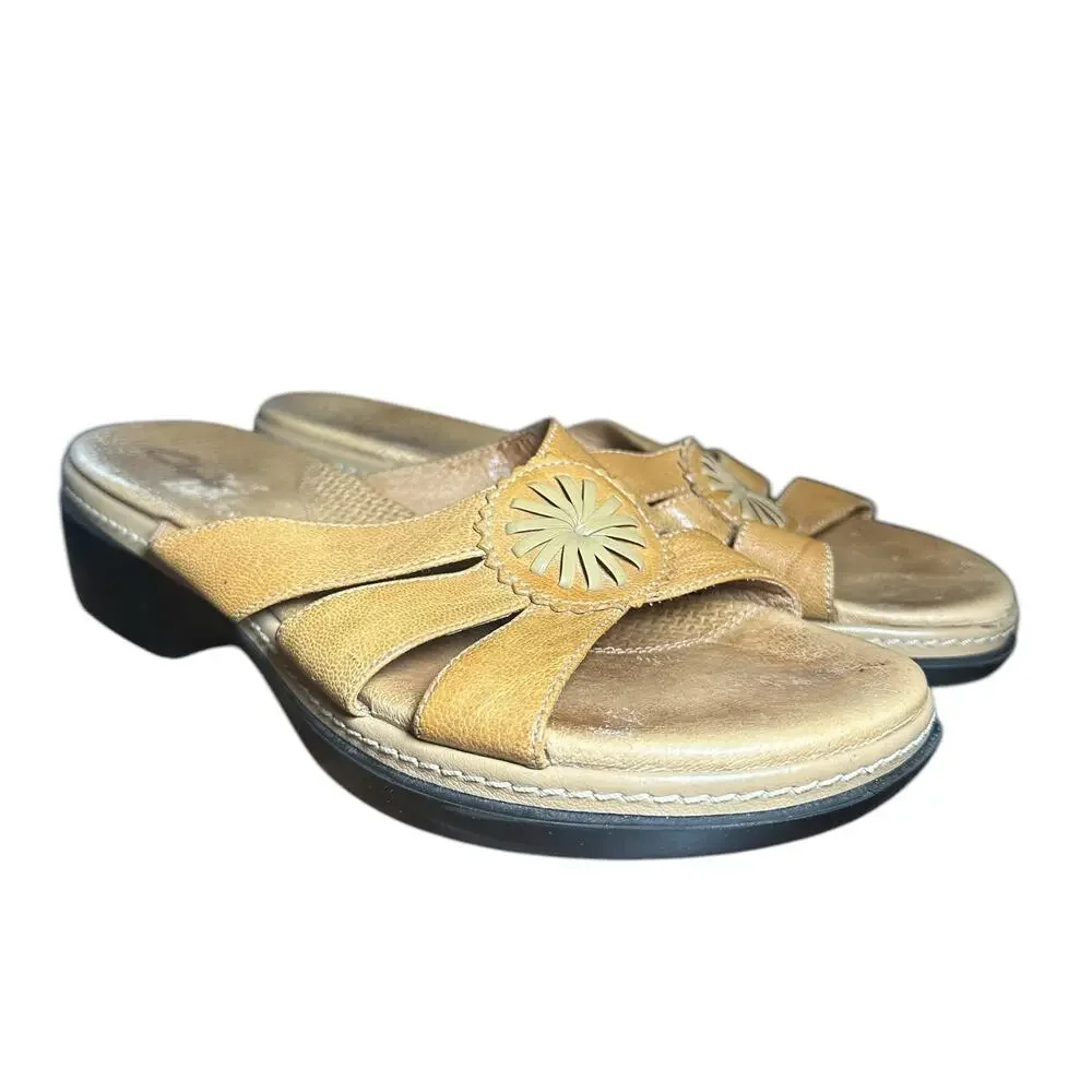 Clarks Women's Leather Sandals 7.5 Comfortable Cross-Strap Sandals with Flower